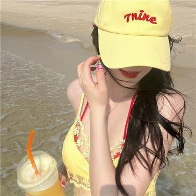 绿衣女子